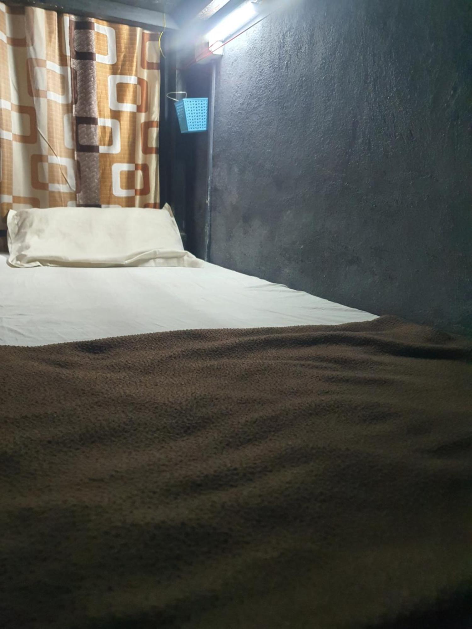 Bapuji Dormitory Hostel Mumbai Eksteriør bilde
