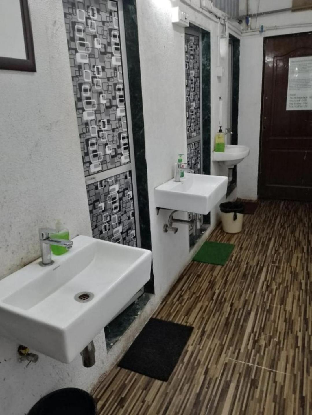 Bapuji Dormitory Hostel Mumbai Eksteriør bilde