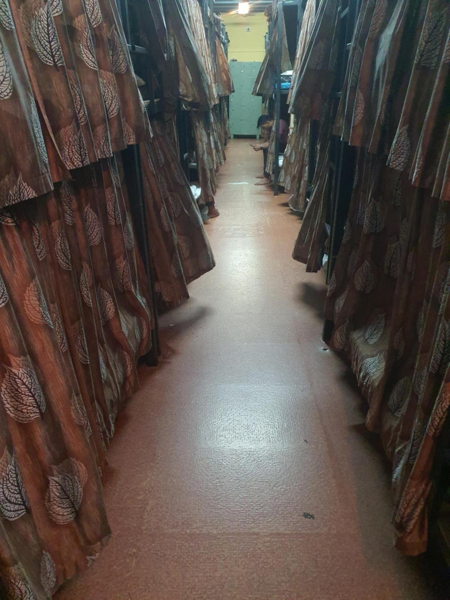 Bapuji Dormitory Hostel Mumbai Eksteriør bilde
