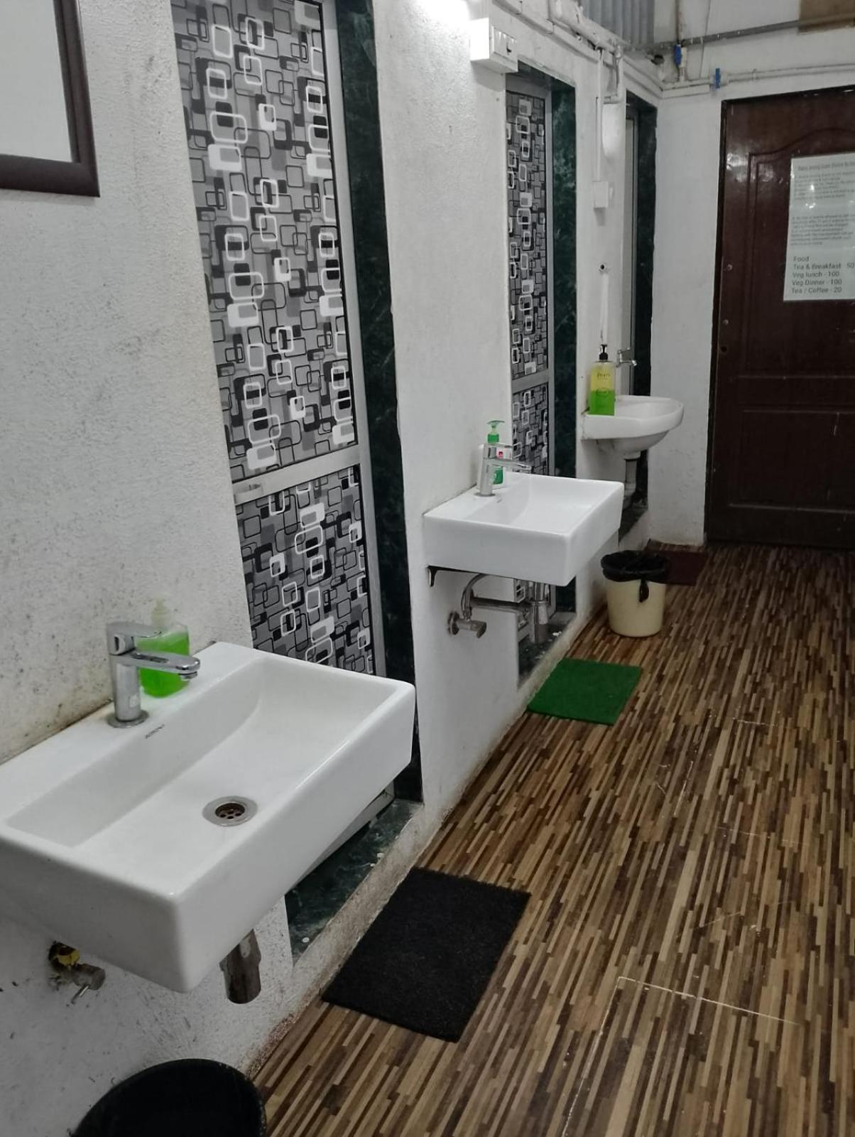 Bapuji Dormitory Hostel Mumbai Eksteriør bilde
